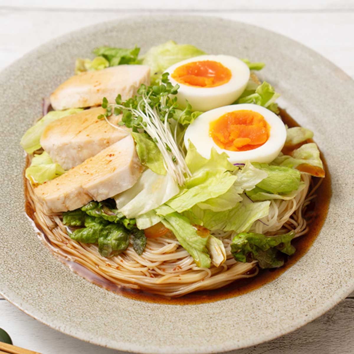 ピリッと辛いサラダ素麺