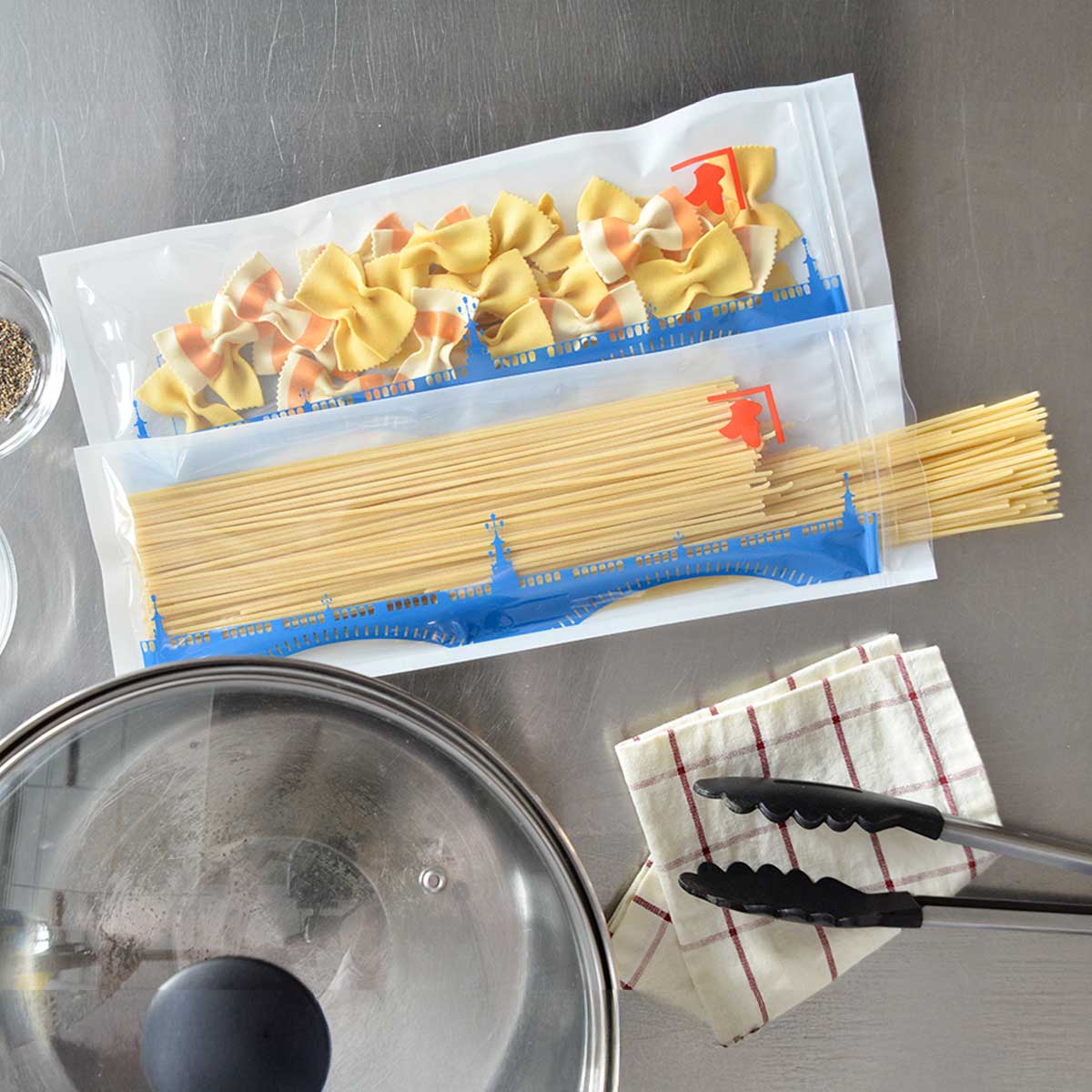 鰹節保存袋|鰹節以外のご利用もOK!|食品の保存に:昆布、春雨、パスタなど、細長くて収納に困る乾物の容器としてぴったり。